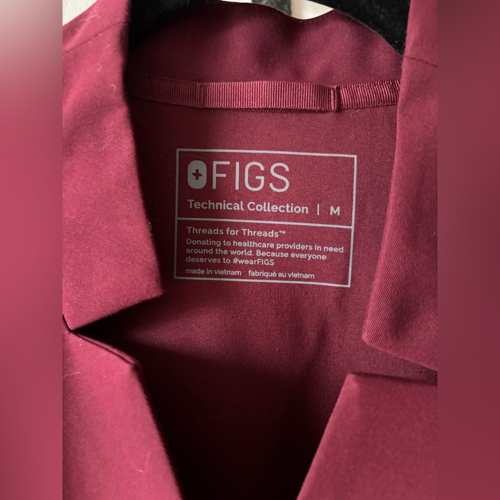 FIGS • NWT Burgundy LIMITED EDITION Inala Slim Scrub Top • Medium - Picture 9 of 12